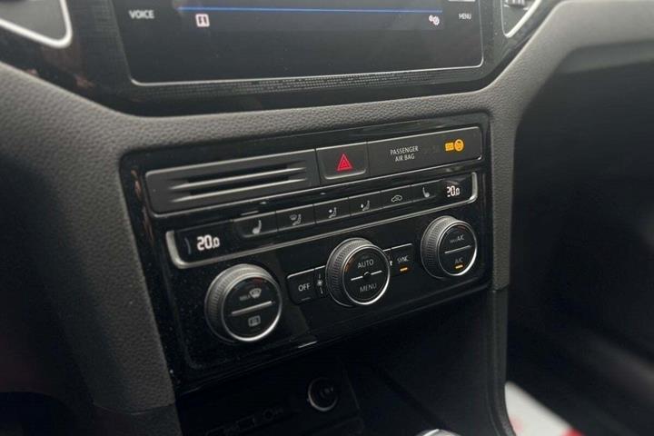 Grå VW Golf Sportsvan fra 2019