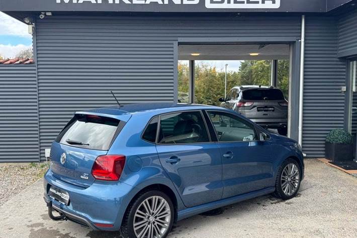Blå VW Polo fra 2016
