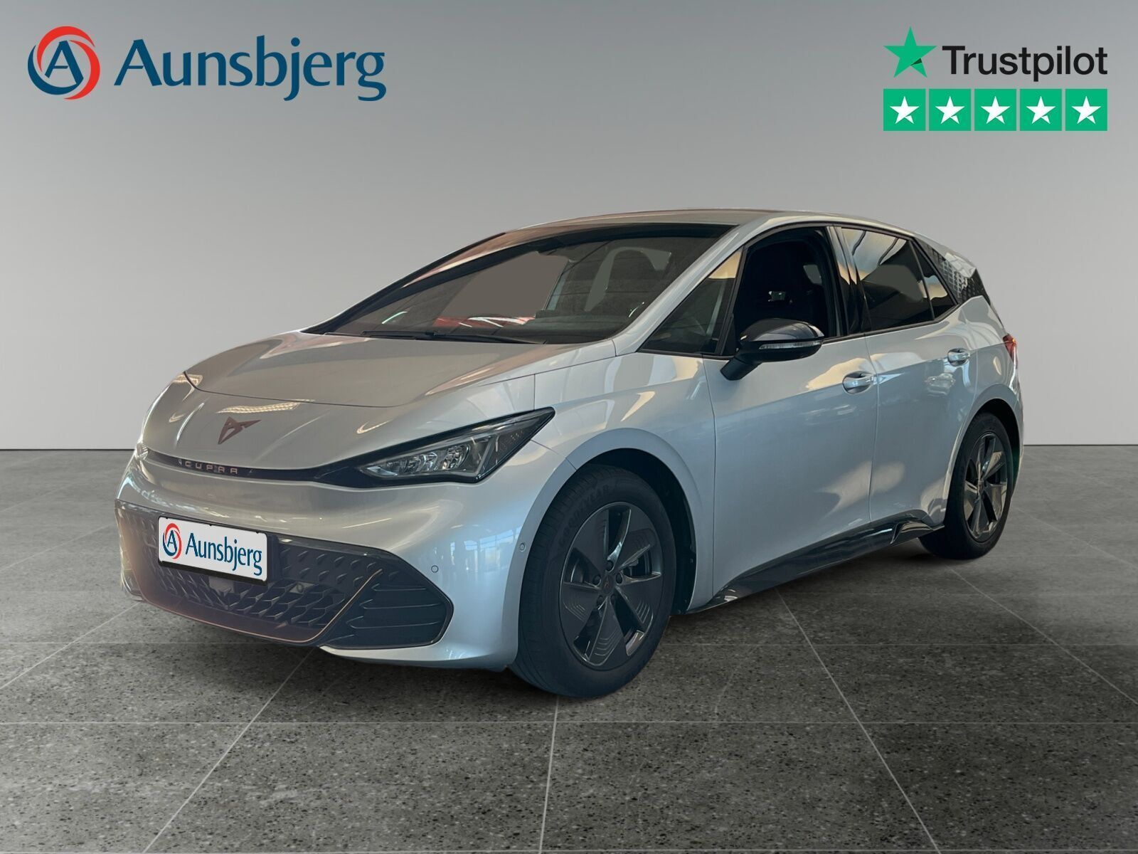 Sølv Cupra Born fra 2024 set udefra