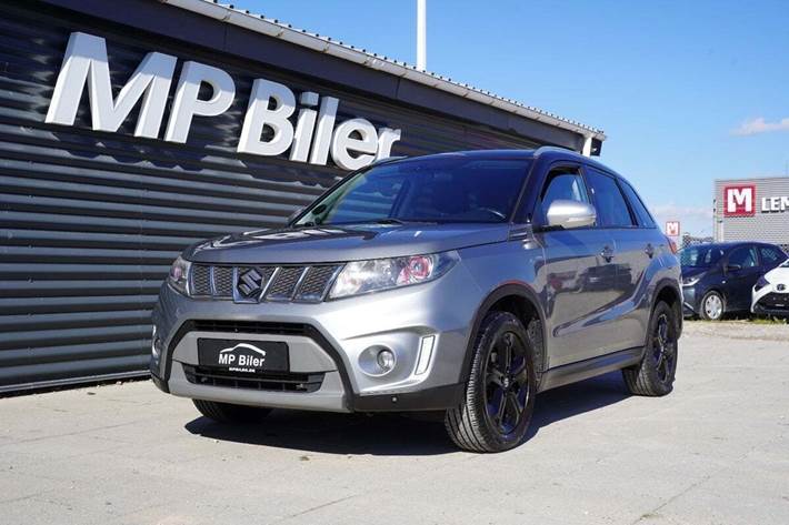 Grå Suzuki Vitara fra 2016 set udefra