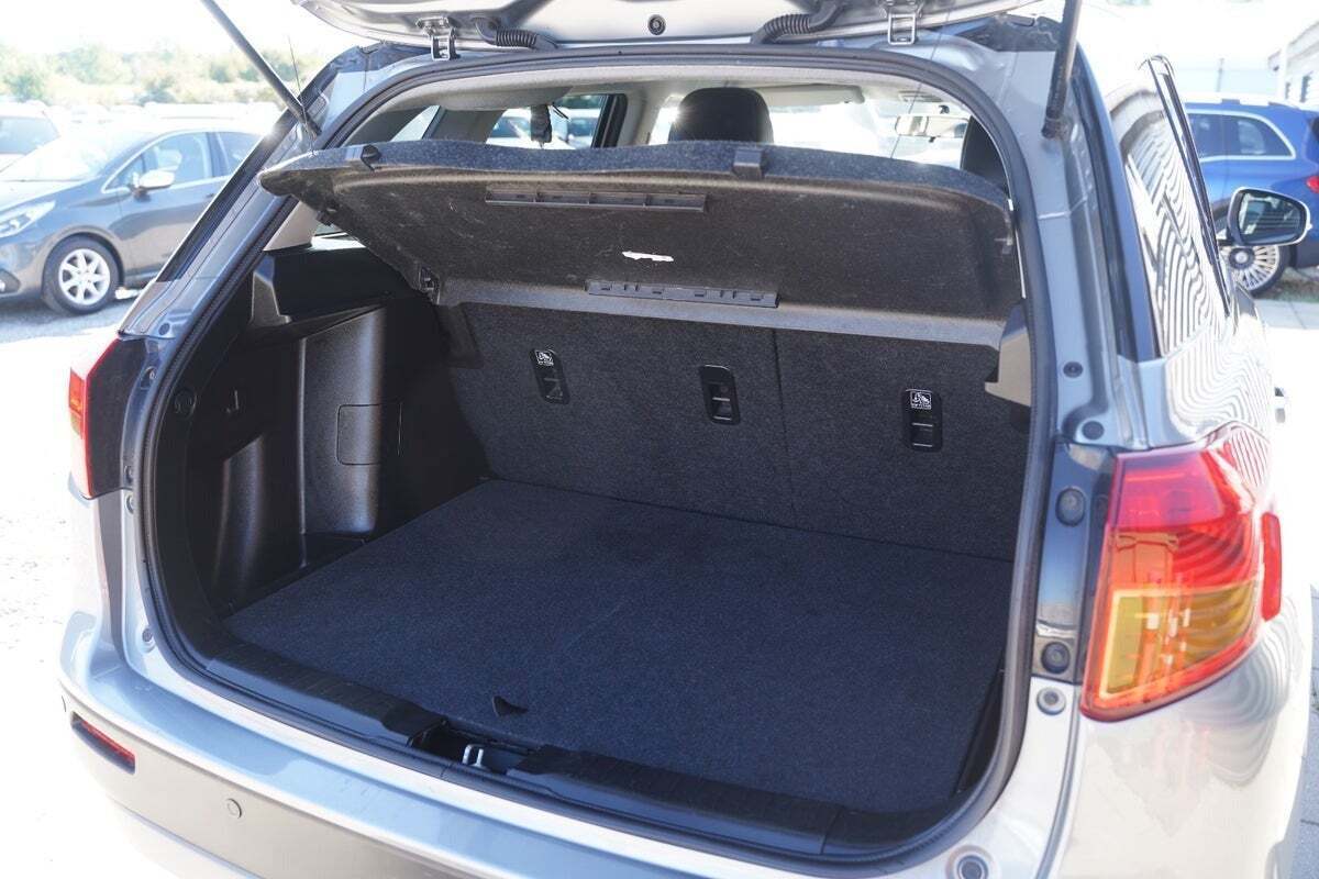 Grå Suzuki Vitara fra 2016