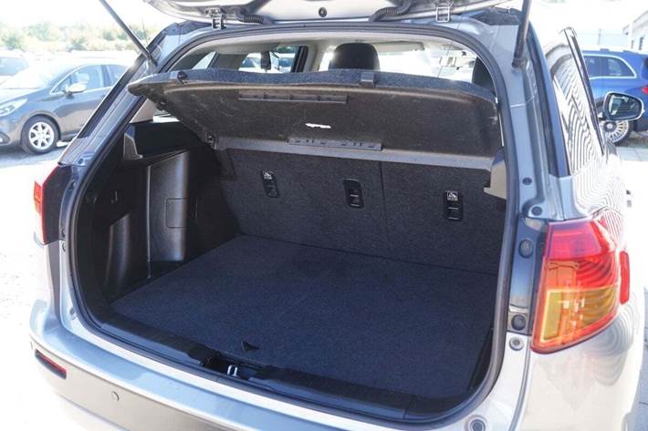 Grå Suzuki Vitara fra 2016