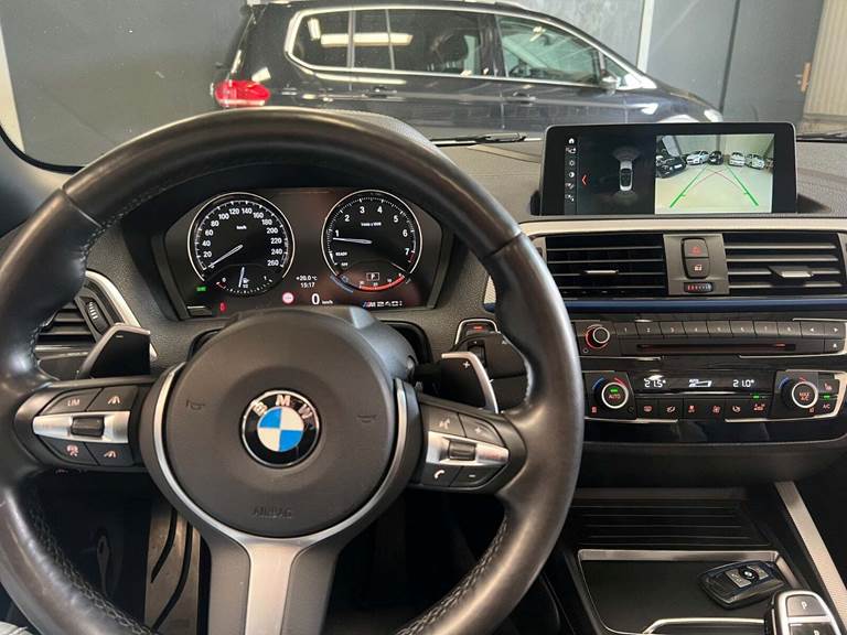 BMW M240i