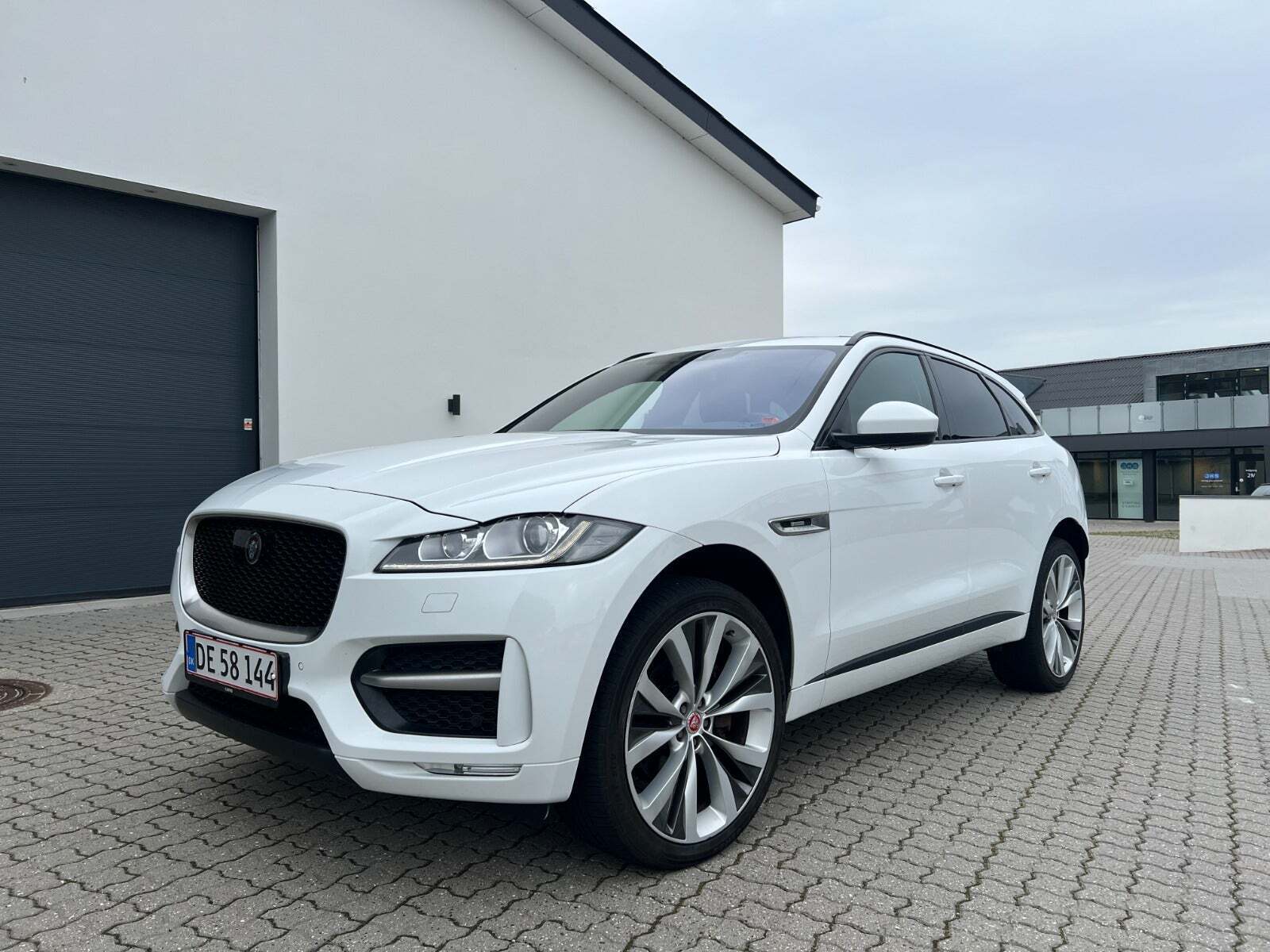 Jaguar F-Pace 3,0 D300 R-Sport aut. AWD