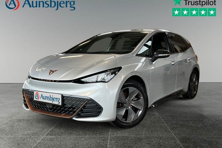 Sølv Cupra Born fra 2023 set udefra