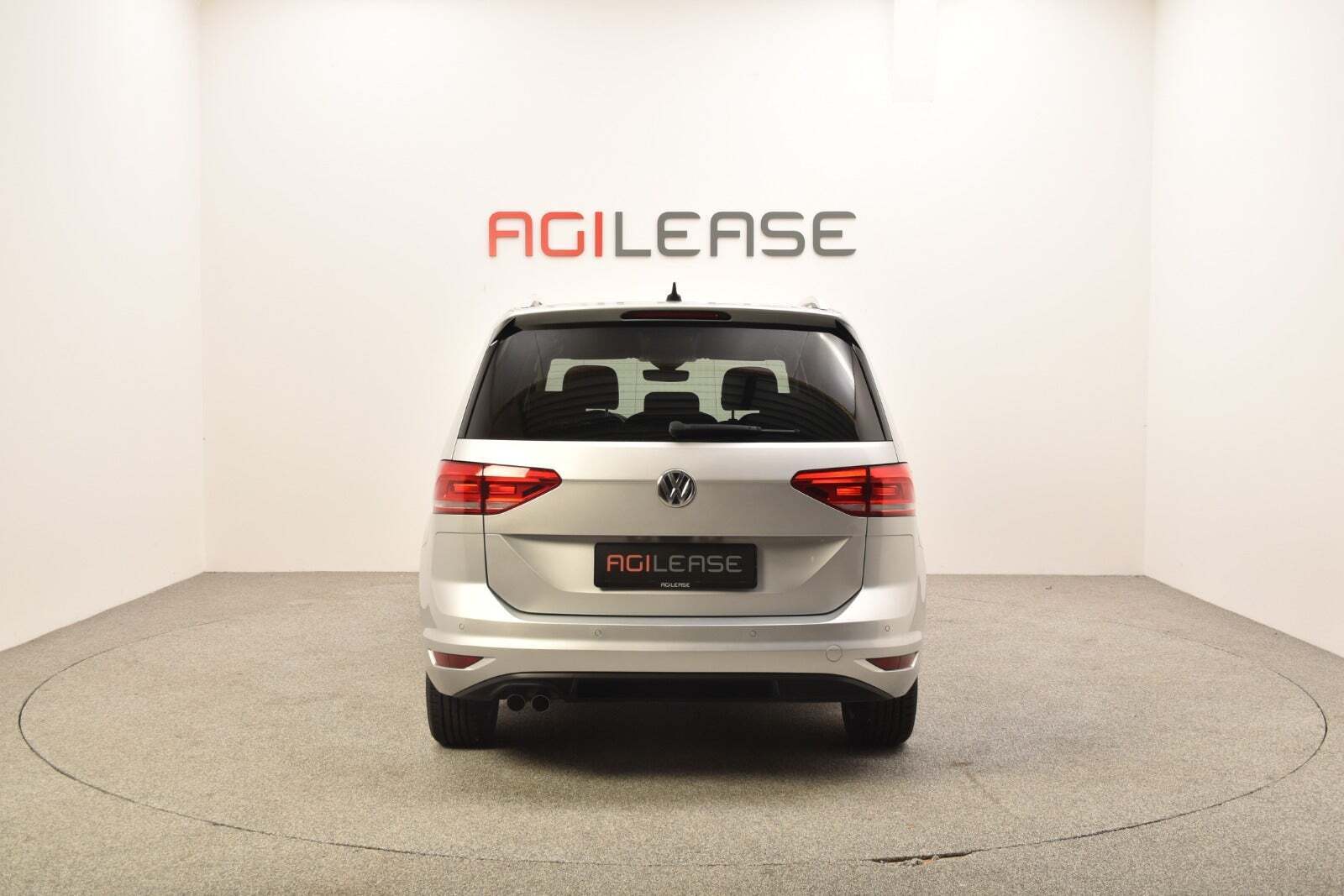 Sølv VW Touran fra 2020