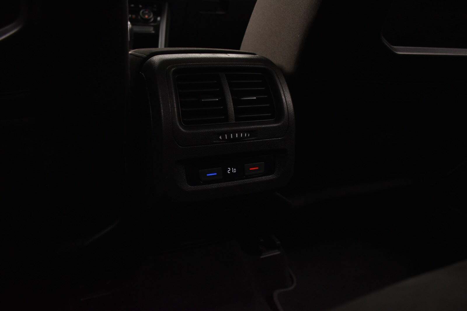 Sølv VW Touran fra 2020