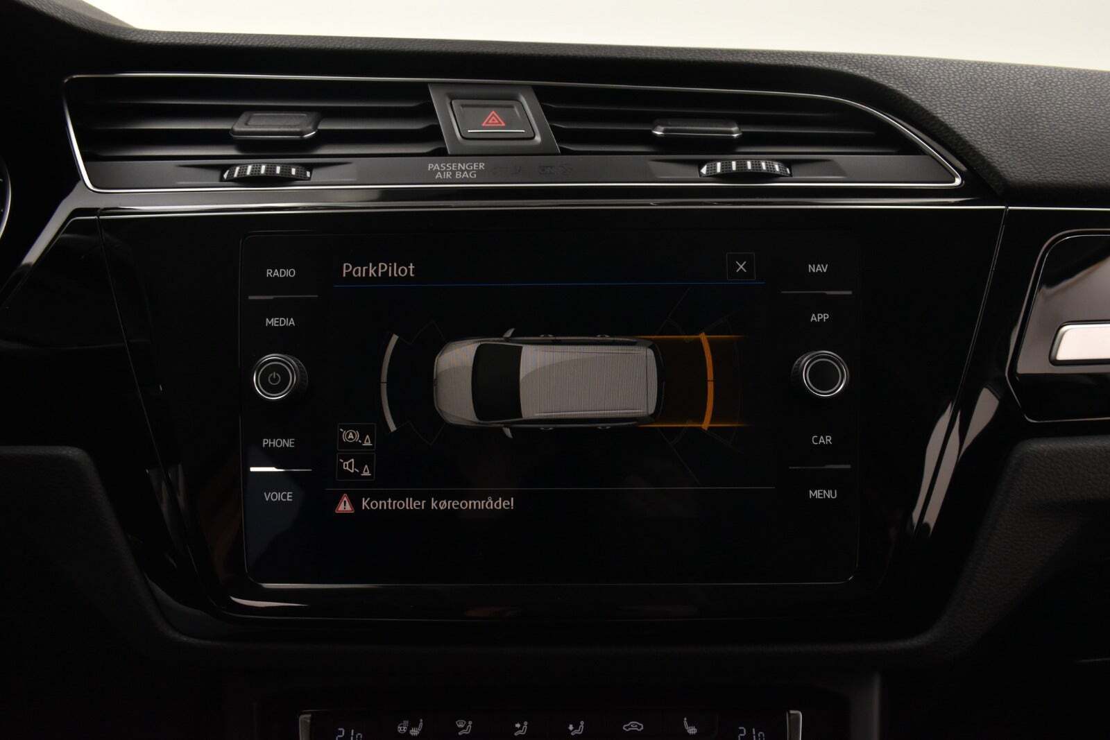 Sølv VW Touran fra 2020