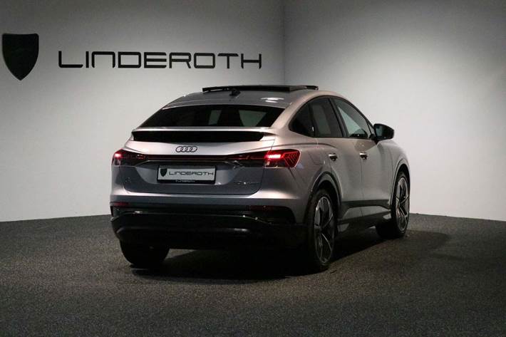 Sølv Audi Q4 e-tron fra 2022