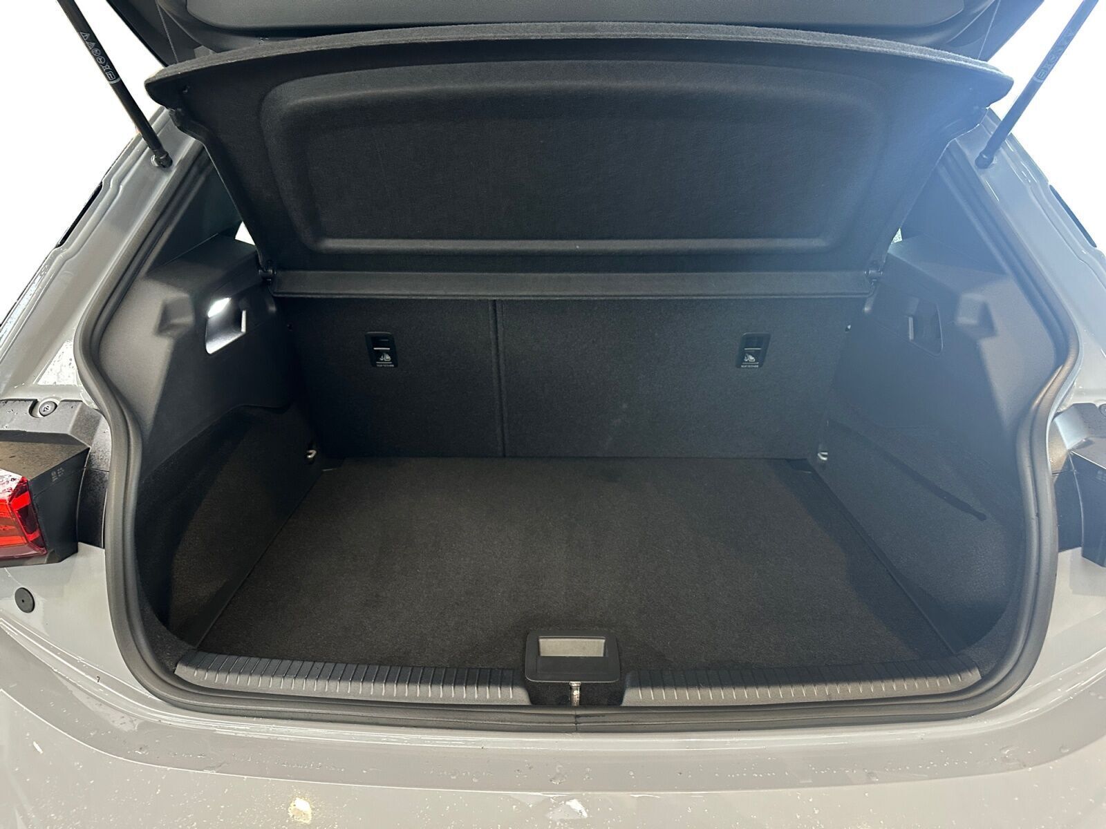 Grå Cupra Born fra 2023