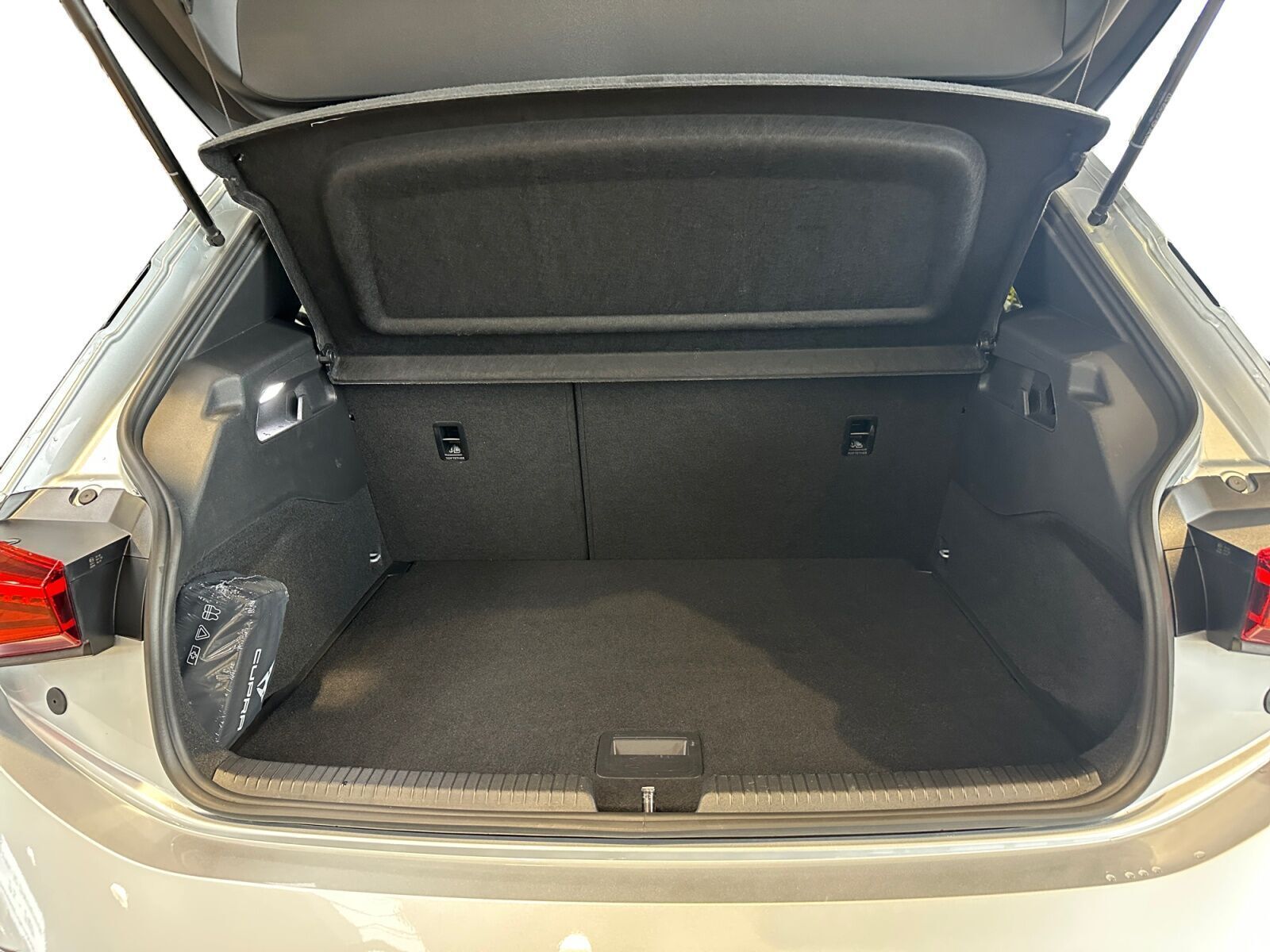 Sølv Cupra Born fra 2023