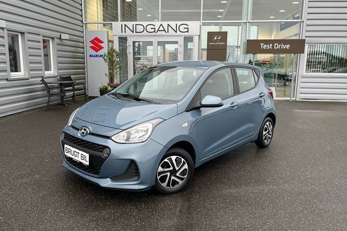 Turquoise Hyundai i10 fra 2018 set udefra
