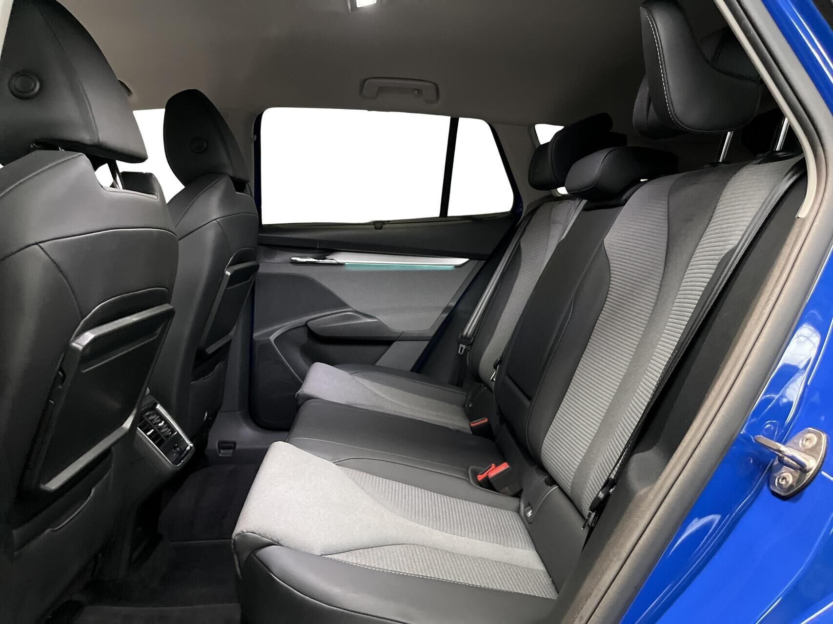 Blå Skoda Enyaq iV fra 2021