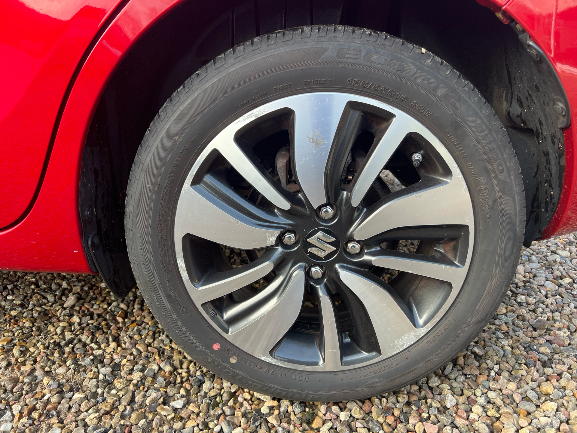 Rød Suzuki Swift fra 2018