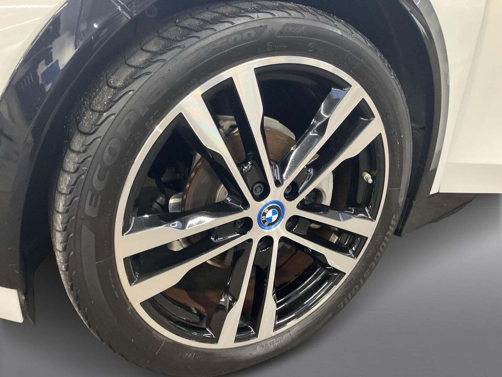 Hvid BMW i3s fra 2021