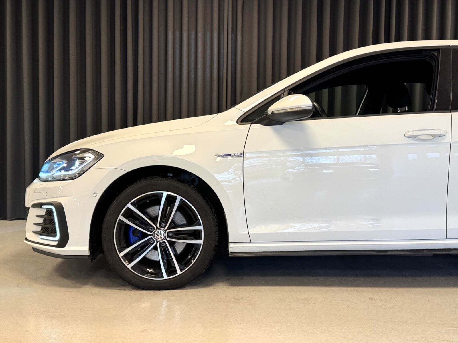 Hvid VW Golf VII fra 2017