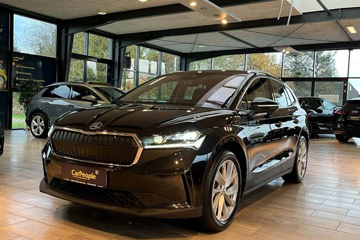 Brun Skoda Enyaq fra 2021 set udefra