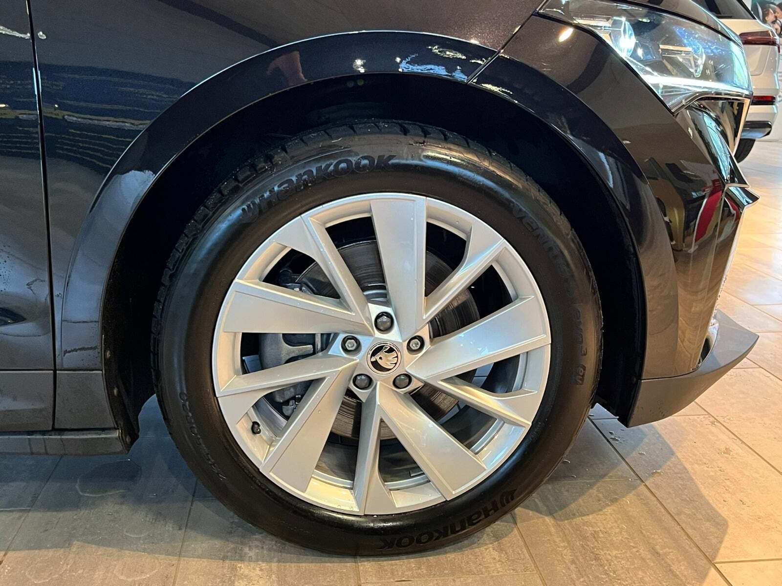 Brun Skoda Enyaq fra 2021