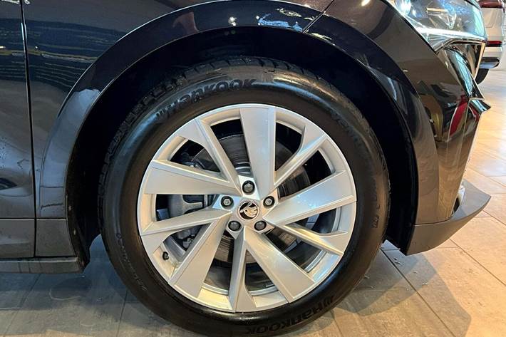 Brun Skoda Enyaq fra 2021