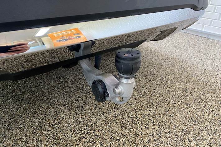 Hvid Mercedes EQE300 SUV fra 2024