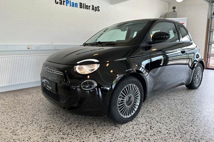 Sort Fiat 500e fra 2021 set udefra