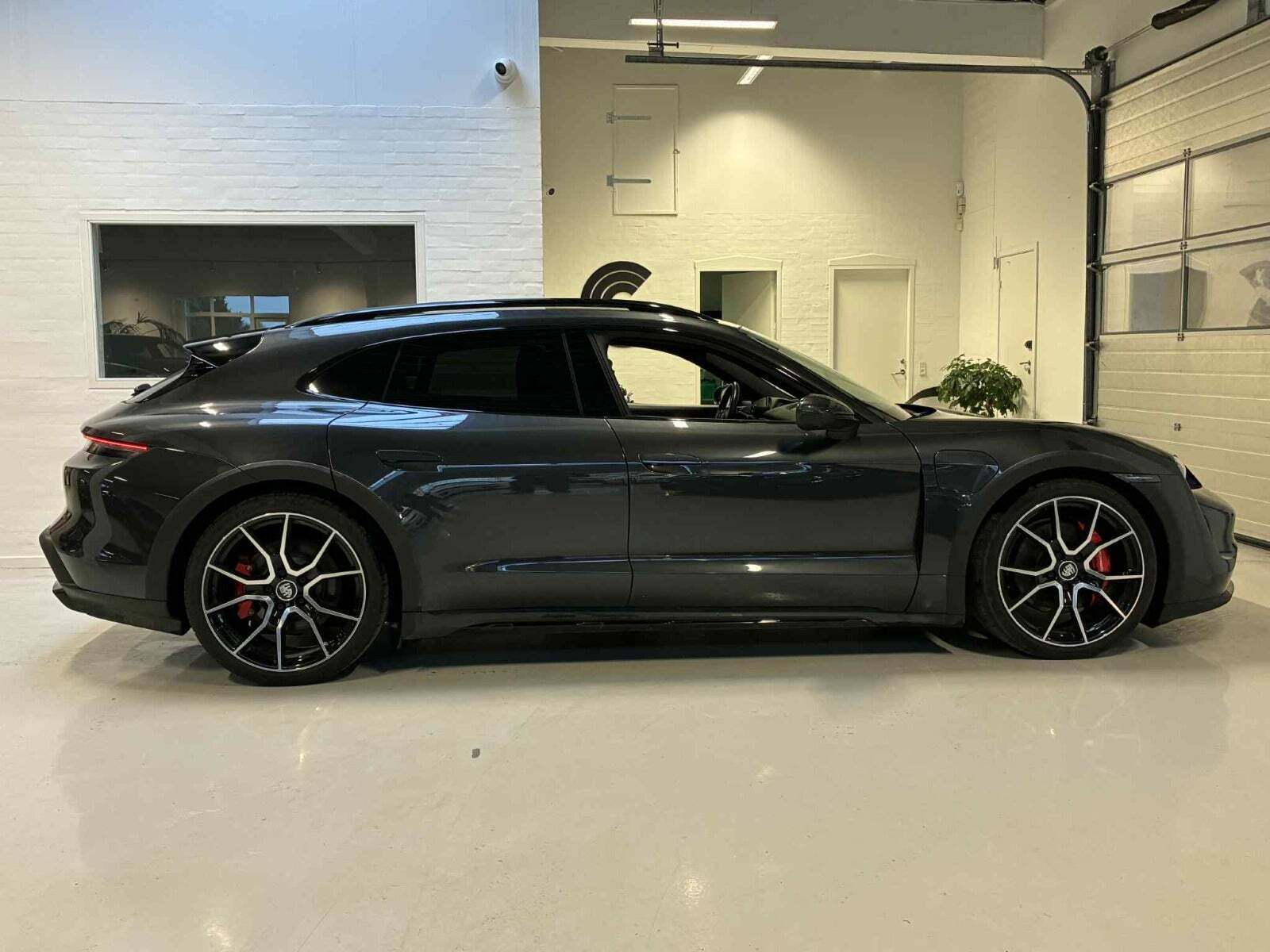 Porsche Taycan 4S Performance+ Cross Turismo