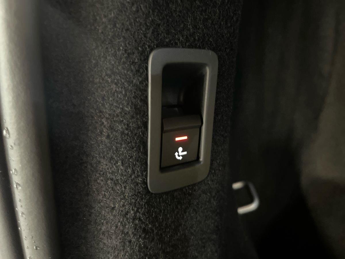 Sølv Audi Q4 e-tron fra 2024