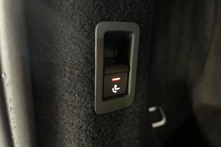 Sølv Audi Q4 e-tron fra 2024