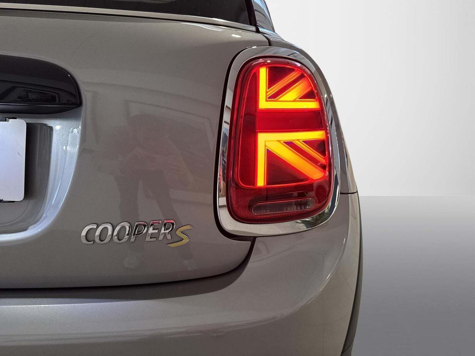 Sølv Mini Cooper SE fra 2024