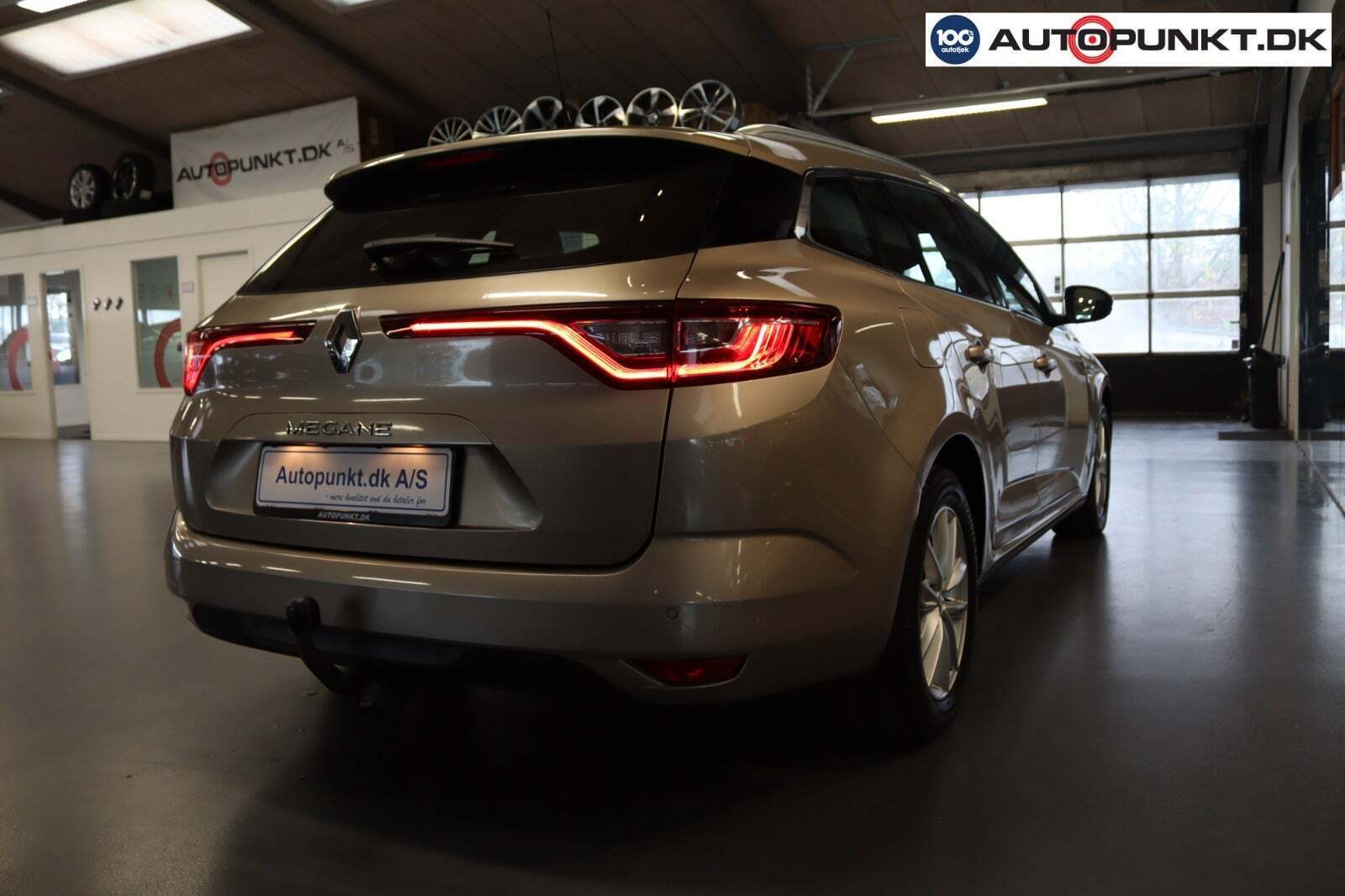 Orange Renault Megane IV fra 2017