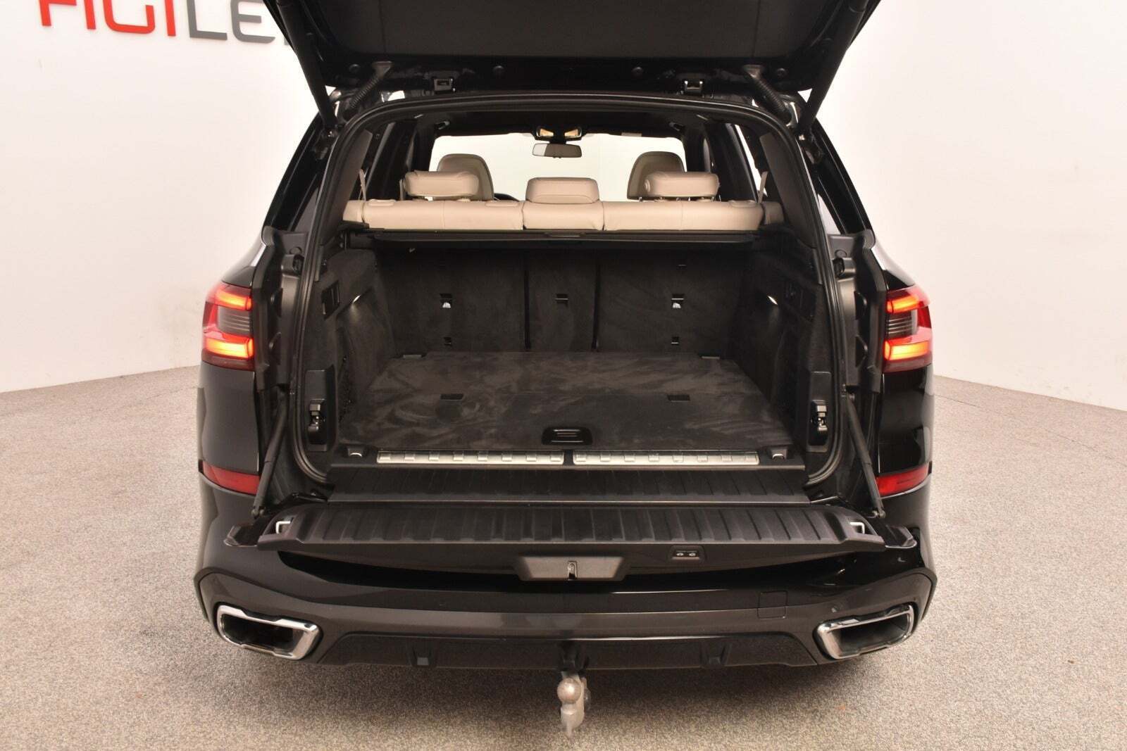 Sort BMW X5 fra 2020