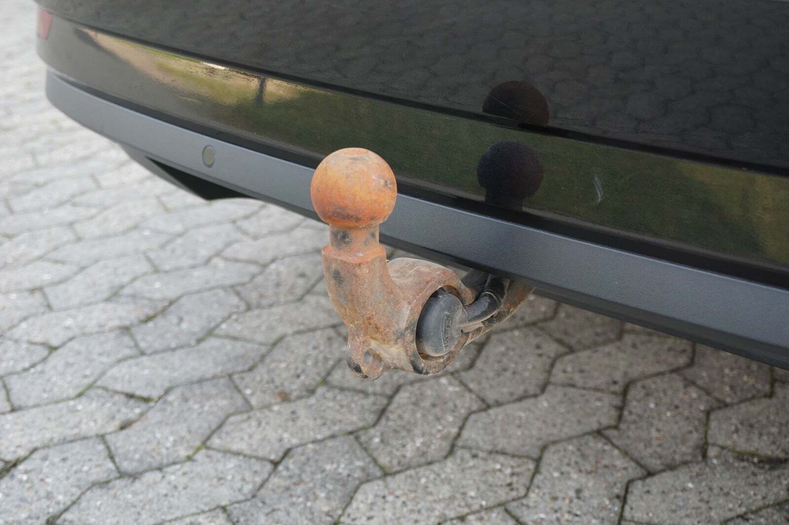 Sort Skoda Superb fra 2016