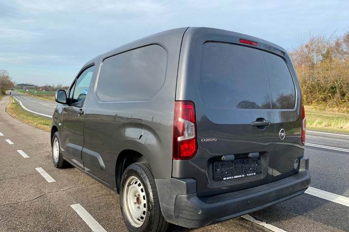Grå Opel Combo fra 2020