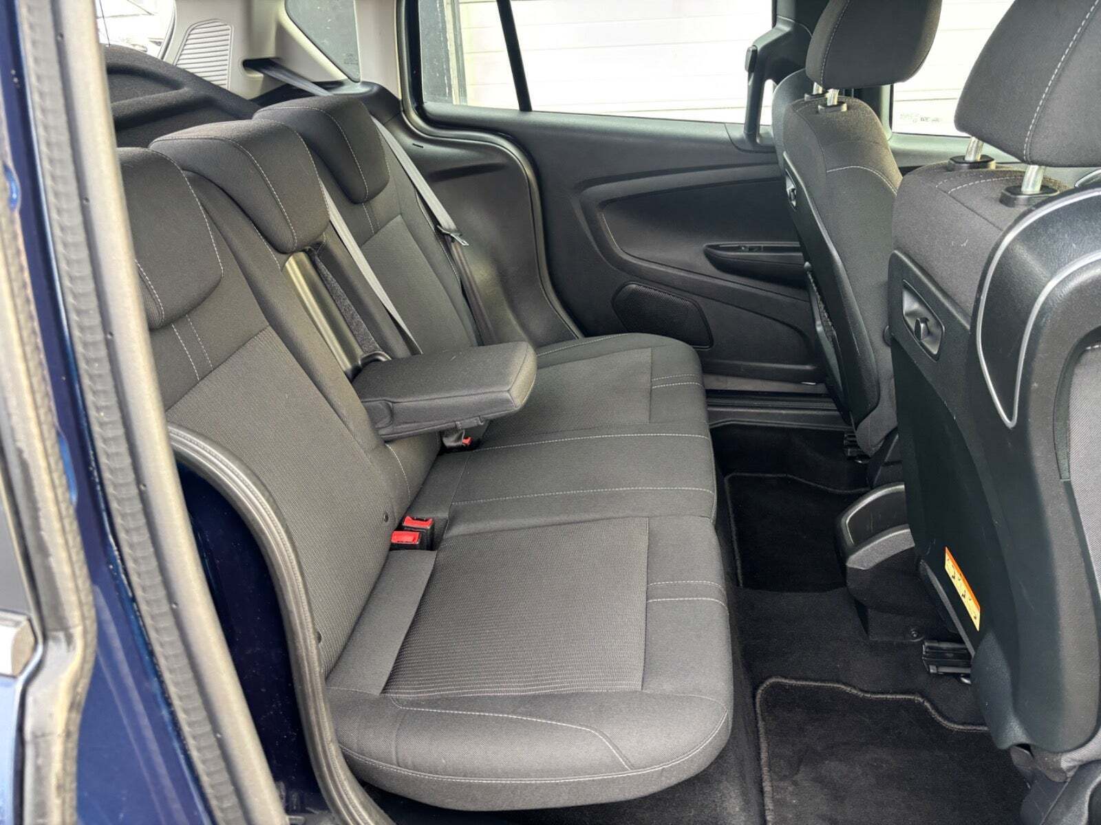 Blå Ford B-MAX fra 2013