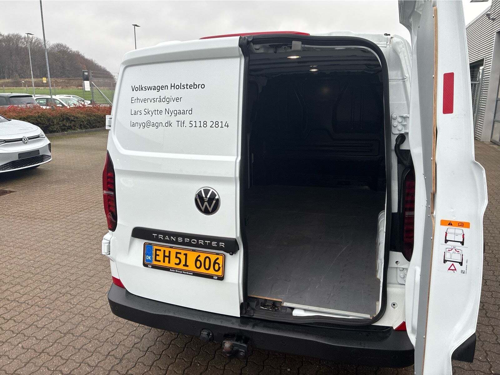 Hvid VW Transporter fra 2025