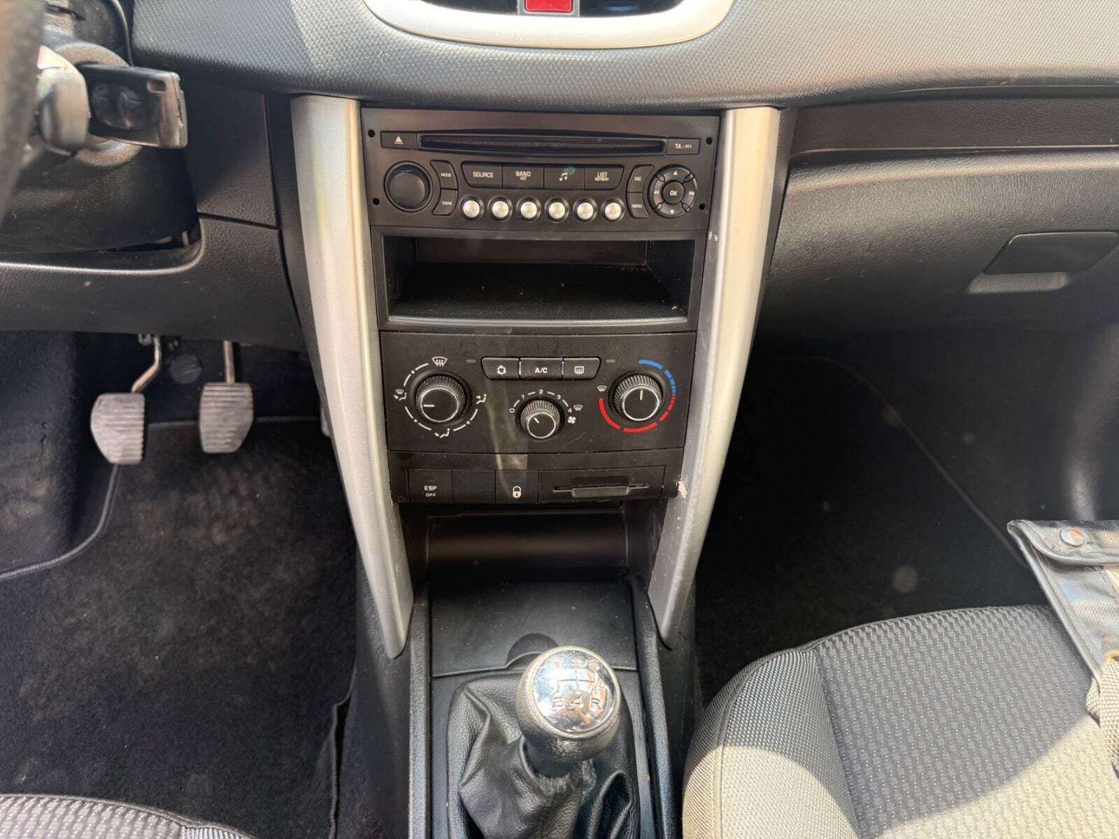 Hvid Peugeot 207 fra 2012