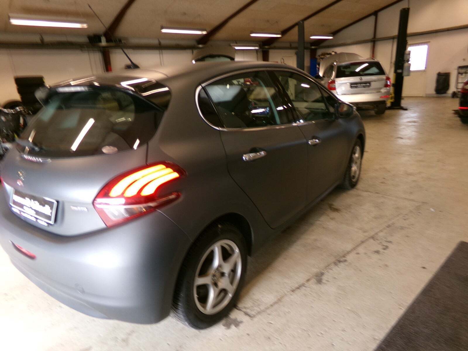 undefined Peugeot 208 fra 2015