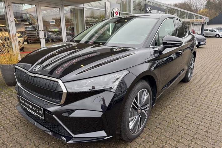 Sort Skoda Enyaq fra 2025 set udefra