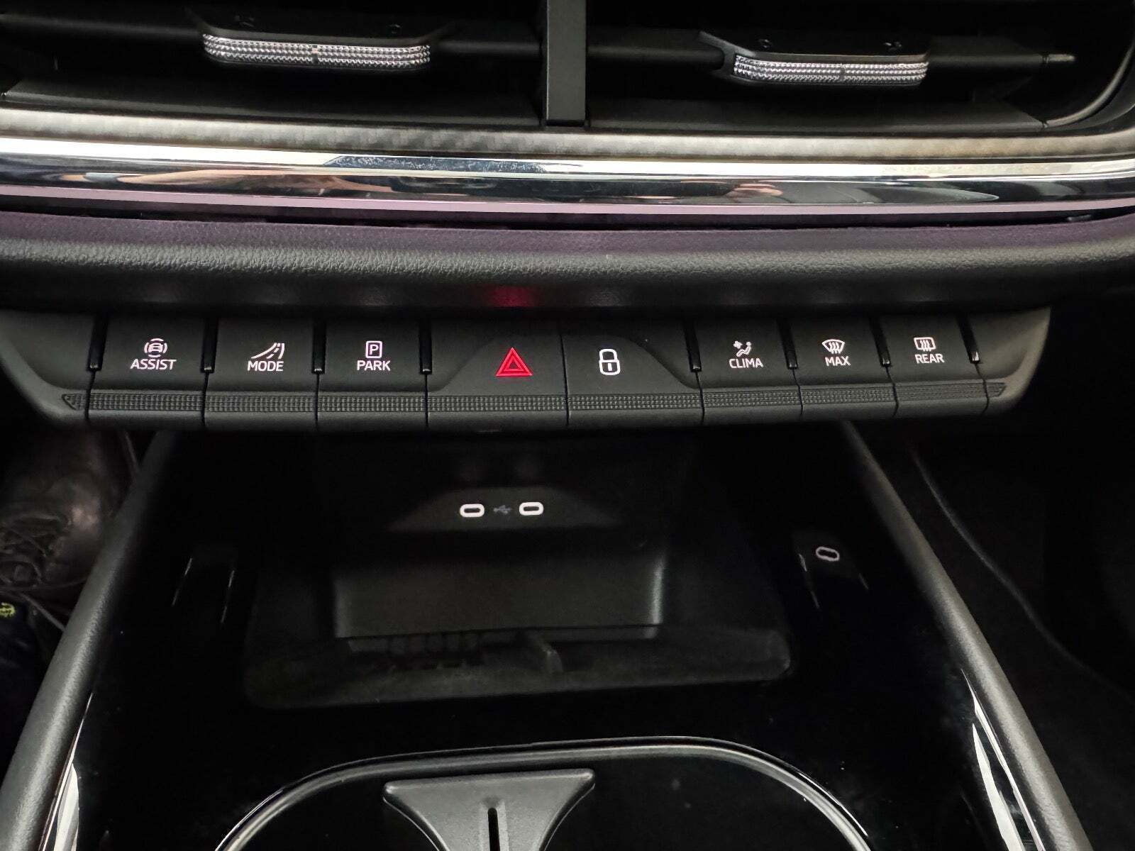 Hvid Skoda Enyaq fra 2025