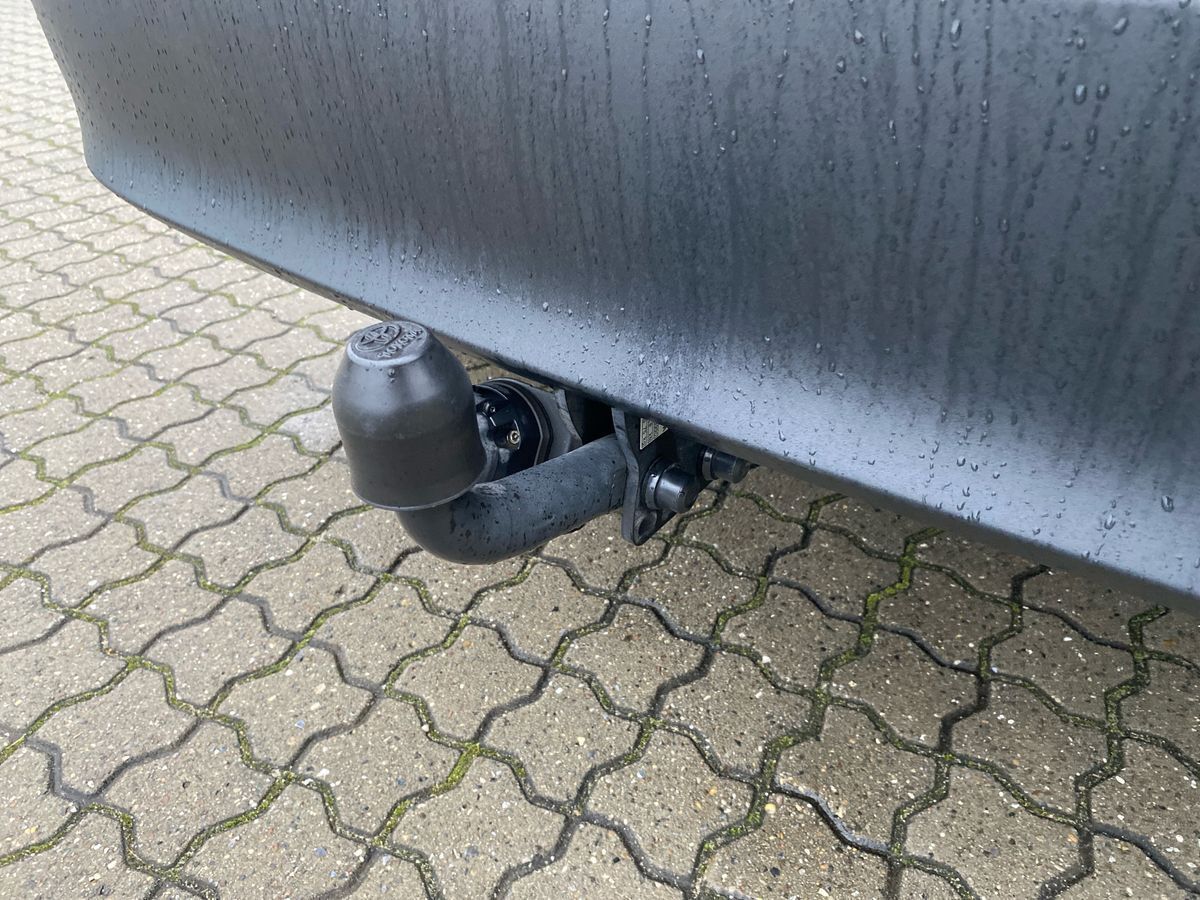 Grå Toyota Yaris Cross fra 2022