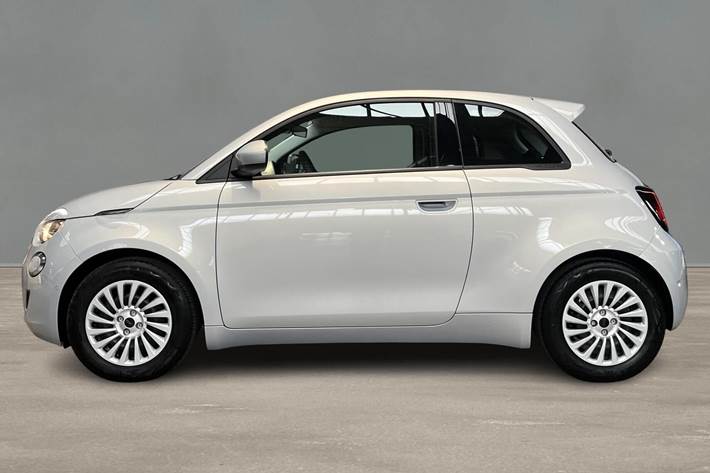 Blå Fiat 500e fra 2024