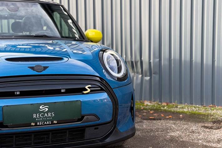 Blå Mini Cooper SE fra 2022