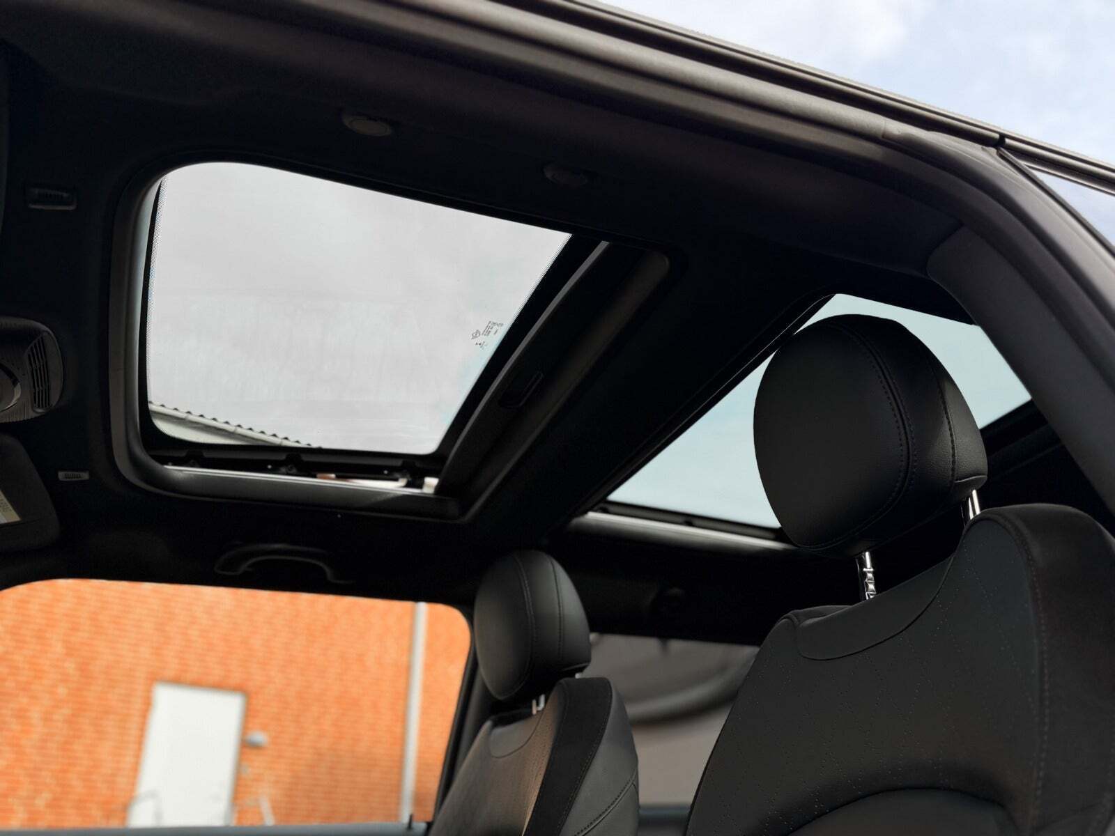 Blå Mini Cooper SE fra 2022