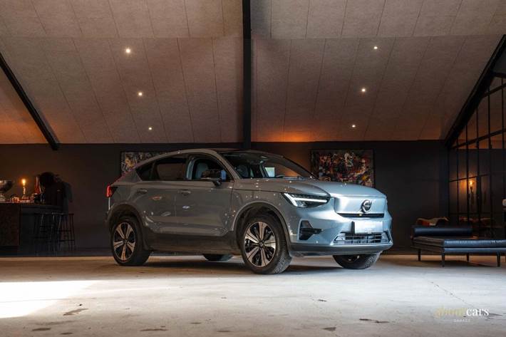 Sort Volvo C40 fra 2023 set udefra