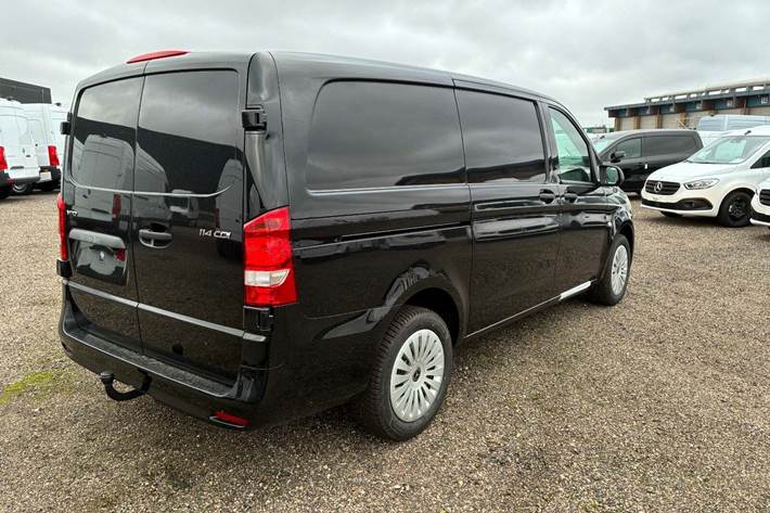 Sort Mercedes Vito 114 fra 2025