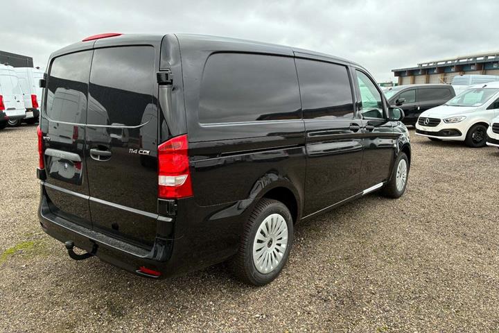 Sort Mercedes Vito 114 fra 2025