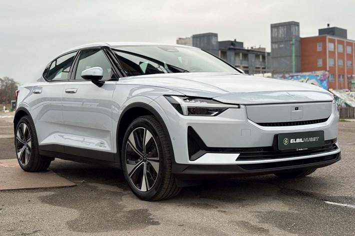 Sølv Polestar 2 fra 2024 set udefra