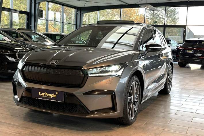 Grå Skoda Enyaq fra 2022 set udefra