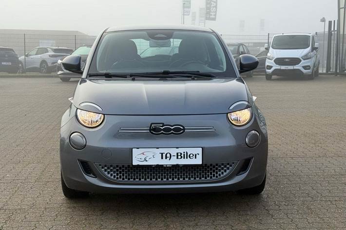 Grå Fiat 500e fra 2022