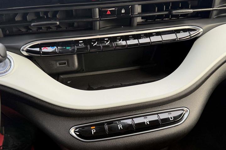 Grå Fiat 500e fra 2022